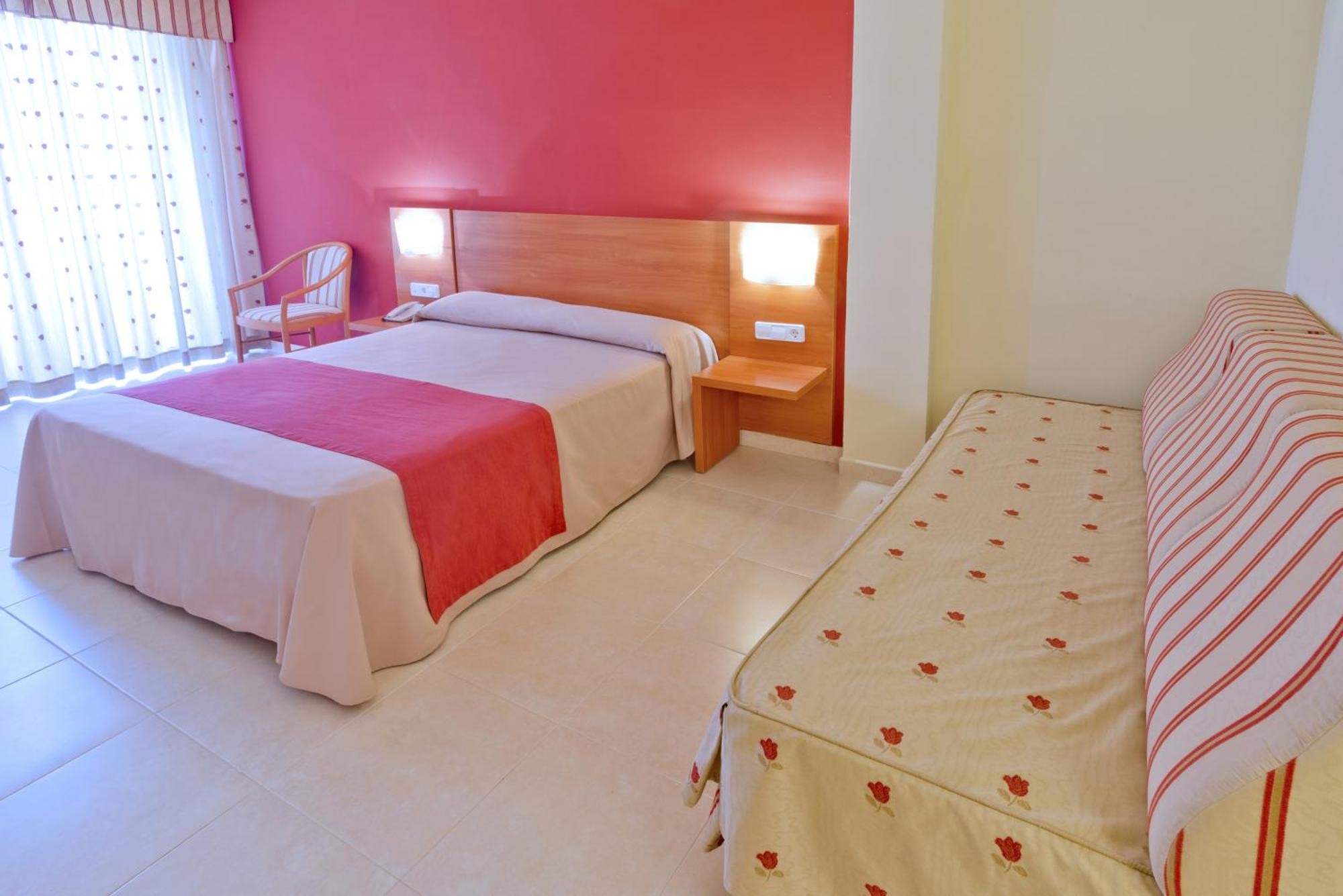 Hotel Montemar Maritim Санта Сузана Стая снимка
