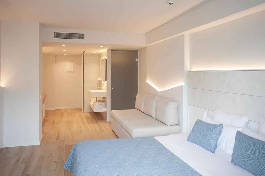 Hotel Montemar Maritim Санта Сузана Екстериор снимка
